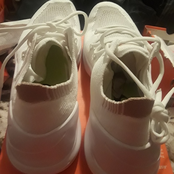 Gym shoes - Picture 3 of 3